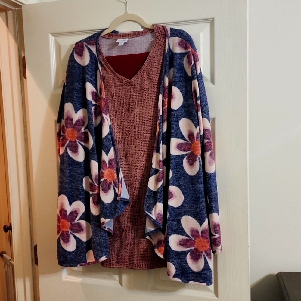 3 piece outfit. TC leggings, XL top, XL floral cardigan.